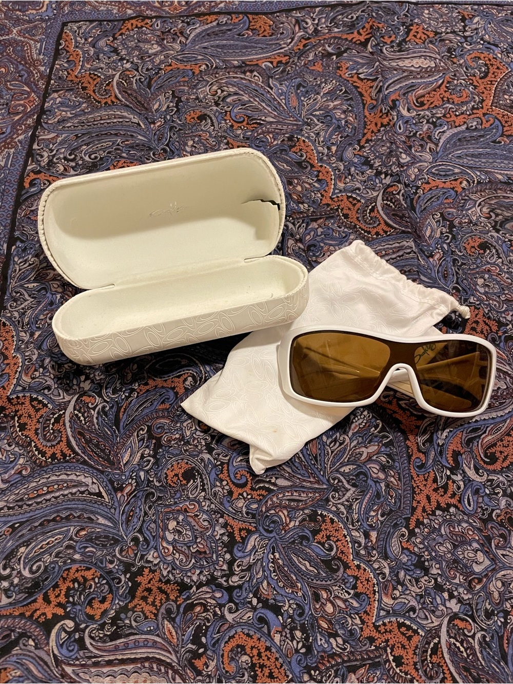 Oakley White Frame unisex masseter Sunglasses with Case